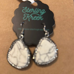 ROUND ROCK EARRING